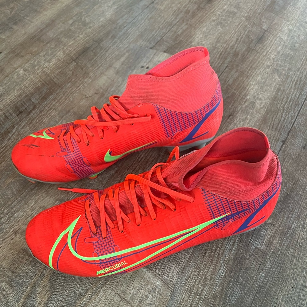 Nike soccer cleats men’s 10.5
